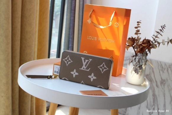 Affordable VUITTON LOUIS WALLET ZIPPY 0820